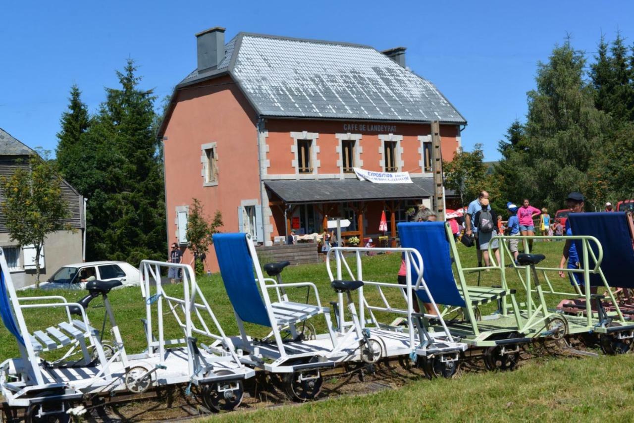 Gite Chez Regine Marcenat  Exteriér fotografie
